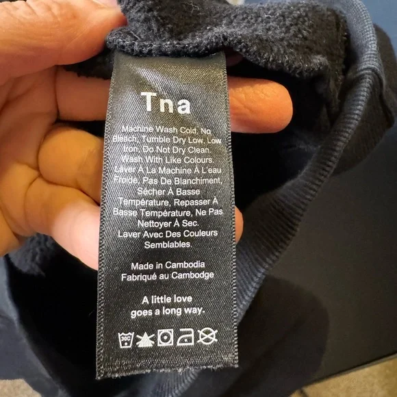 Aritizia TNA Black Hoodie with Front Pocket - Picture 4 of 5